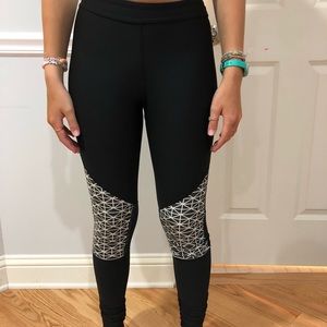Under Armor Leggings w Black and White Design